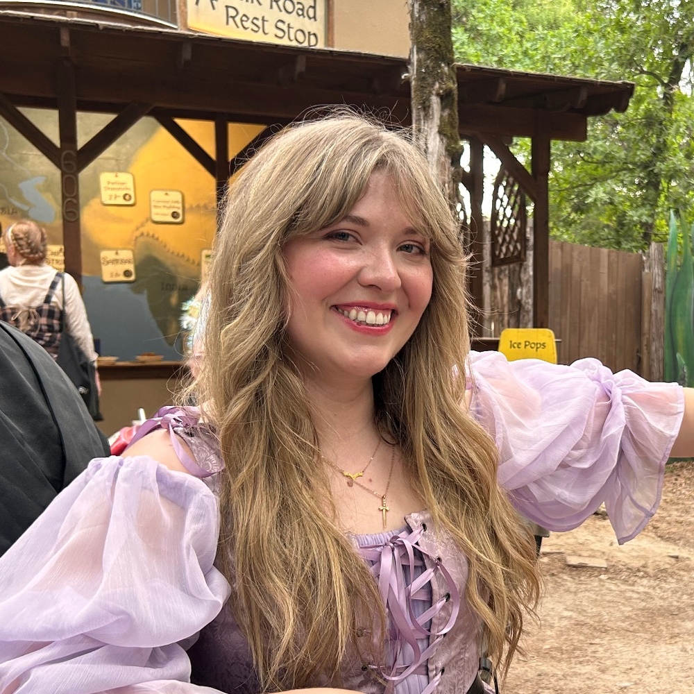 Meet your Posher, Caitlin